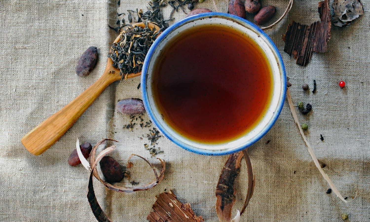 Heavily oxidised, multi-coloured Oriental Beauty oolong leaves