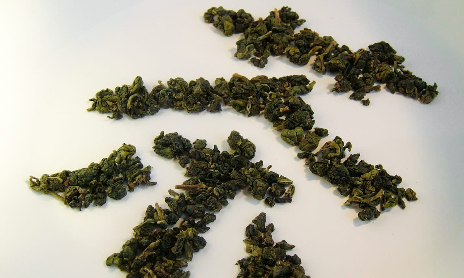 Lightly oxidised, twist-style Baozhong oolong leaves